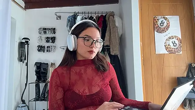 LubaLadeau's cam snapshot