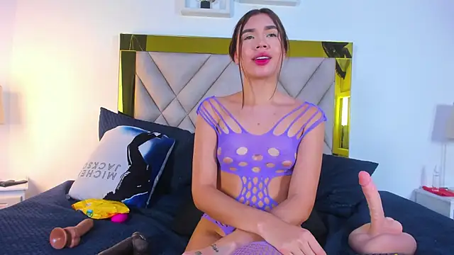 alana_hiltonn's cam snapshot