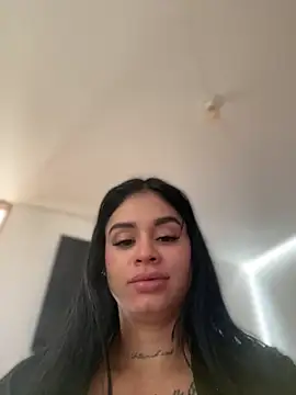LaraHenao live sex cam