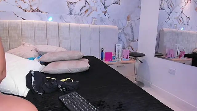 kiana_cream live sex cam