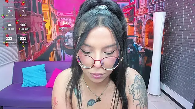 Small_naughty_ live sex cam