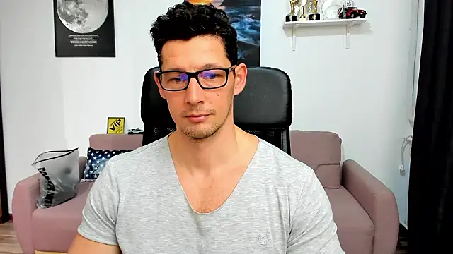 BrutusK08 live sex cam