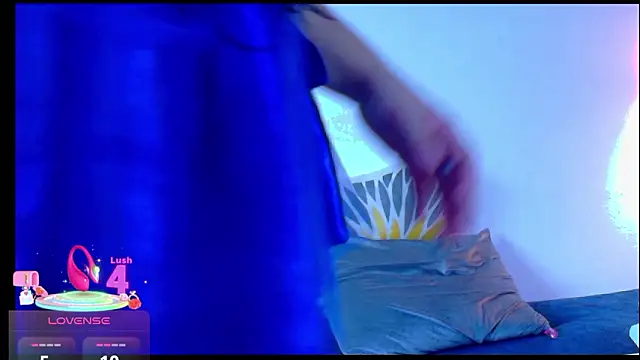 Mia_C's cam snapshot