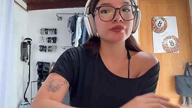 LubaLadeau's cam snapshot