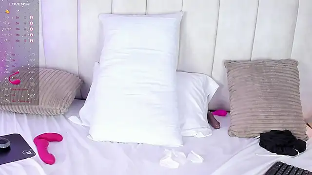 LunaKarther's cam snapshot