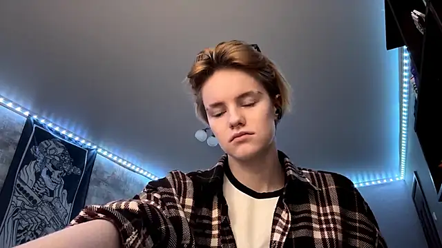 CutieGoga's cam snapshot