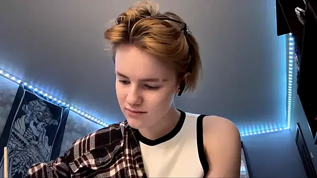 CutieGoga's cam snapshot