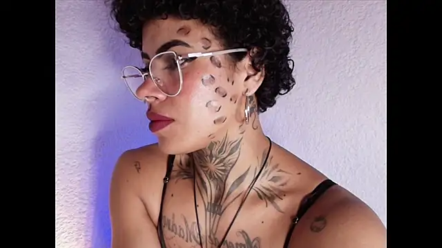 Canela_Osada_'s cam snapshot