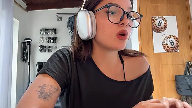 LubaLadeau's cam snapshot