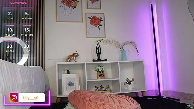 LillyDolls23's cam snapshot