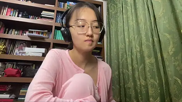 LinaClous live sex cam