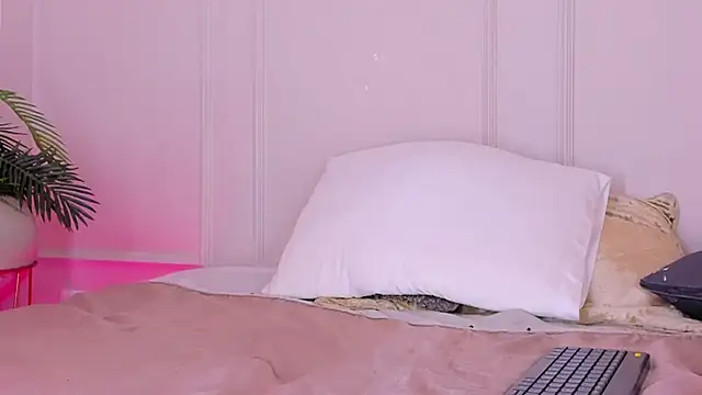 Mariapettit live sex cam