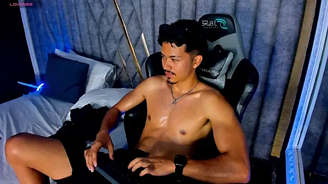 NicolaiKarav live sex cam