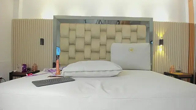 noah_pariss's cam snapshot