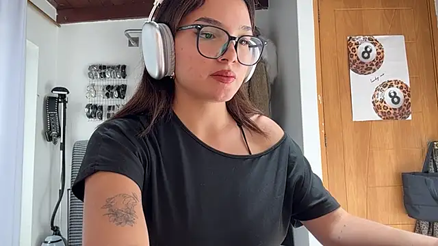 LubaLadeau's cam snapshot