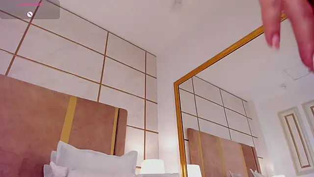 lyrabellini live sex cam