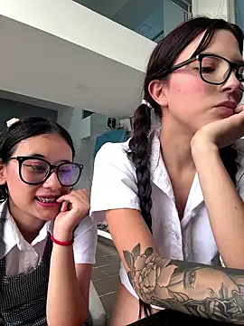 l0lita_sweet live sex cam