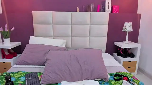 roxanamilf_'s cam snapshot