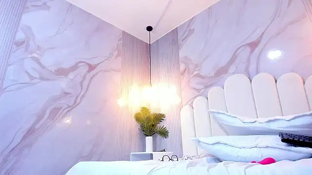 CHLOE_BLOWJOB's cam snapshot