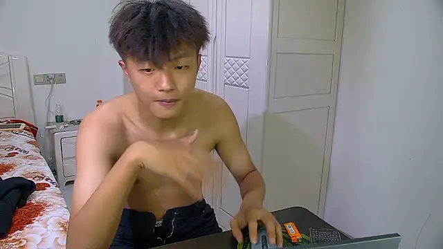 Chocolates-001 live sex cam