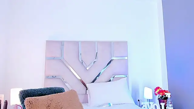 Thayler_jones's cam snapshot