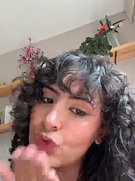 SugarTroubl33 live sex cam