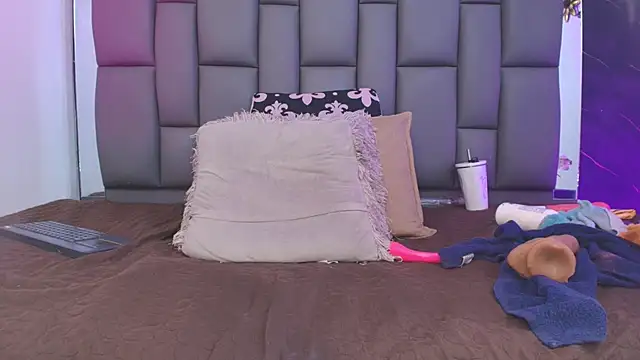 _MiaBrown_'s cam snapshot