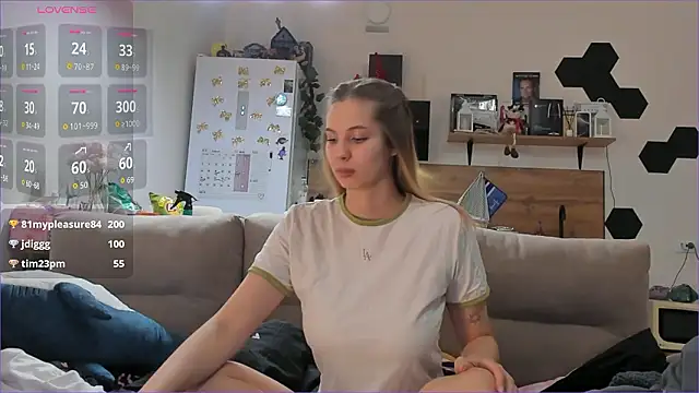 Girl_alone_home live sex cam