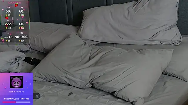 Strawberryfoxx live sex cam