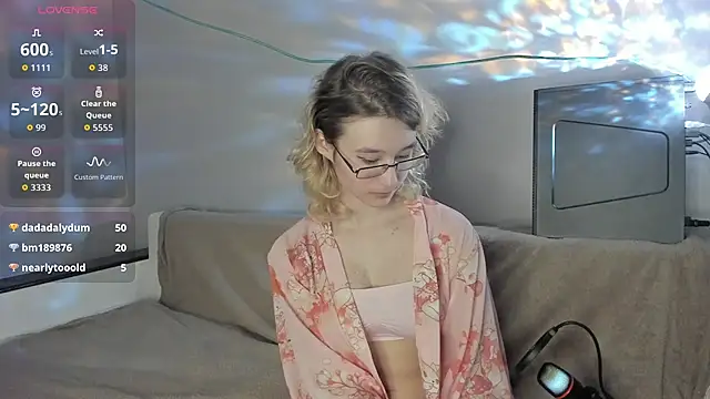 DivineSolana's cam snapshot