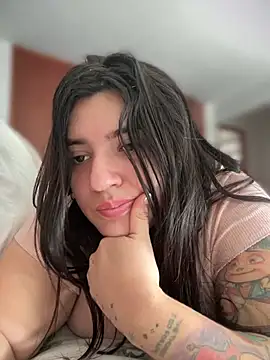 horny_roomiess live sex cam