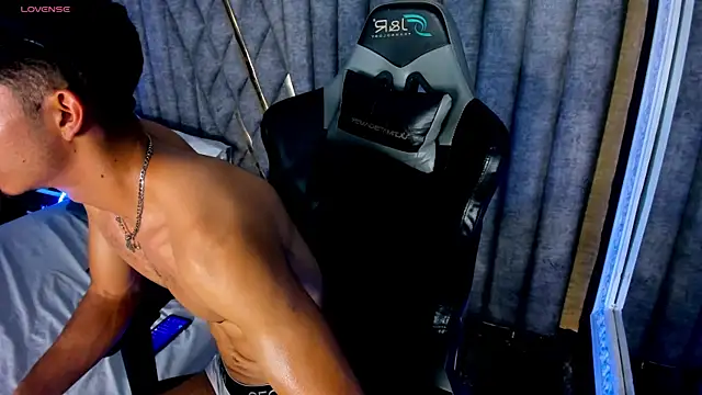 NicolaiKarav live sex cam