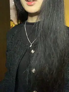 Nhinhi18 live sex cam