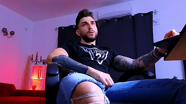 MightyAaron66 live sex cam