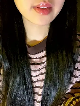 Uyennii02 live sex cam