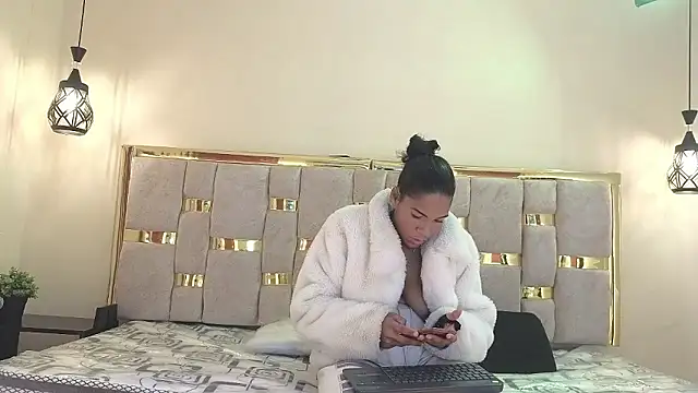 _Caroline34's cam snapshot