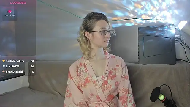 DivineSolana's cam snapshot