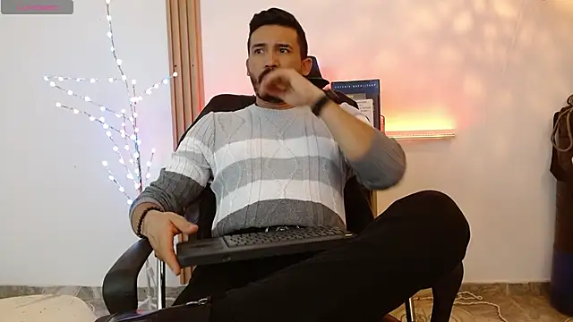 Reiko_85_ live sex cam