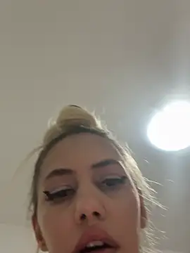 CellineGold's cam snapshot