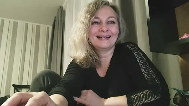 EdithManning's cam snapshot