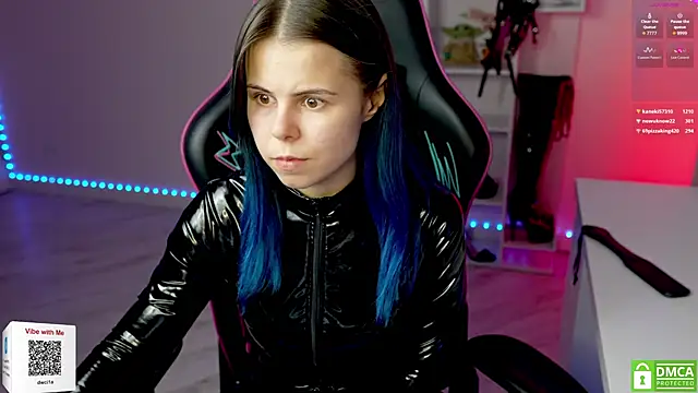 QueenAliceX live sex cam