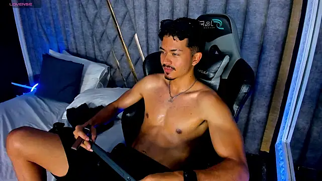 NicolaiKarav live sex cam