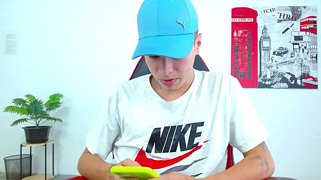 Cumandres18 live sex cam