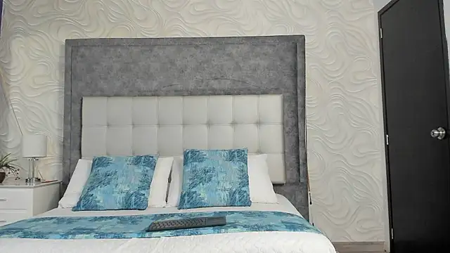 helen_larkin live sex cam