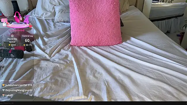 Roxanne_08 live sex cam