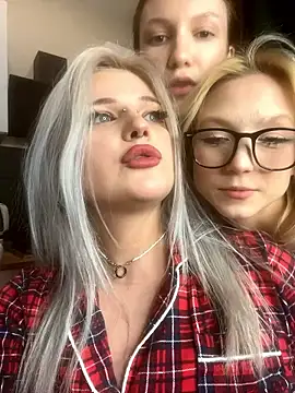 DriveThruDolls live sex cam