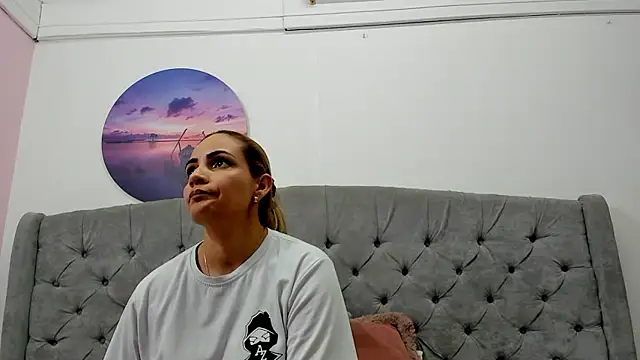 Valesskahall live sex cam