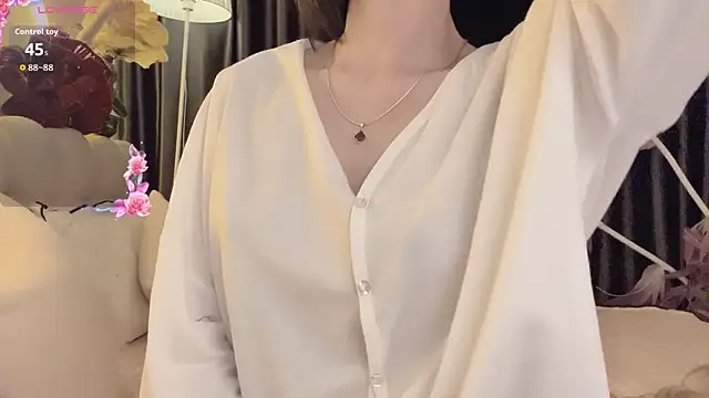 --102KymMiiss-- live sex cam