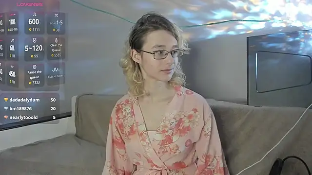 DivineSolana's cam snapshot