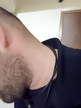 CumDumpPig83's cam snapshot